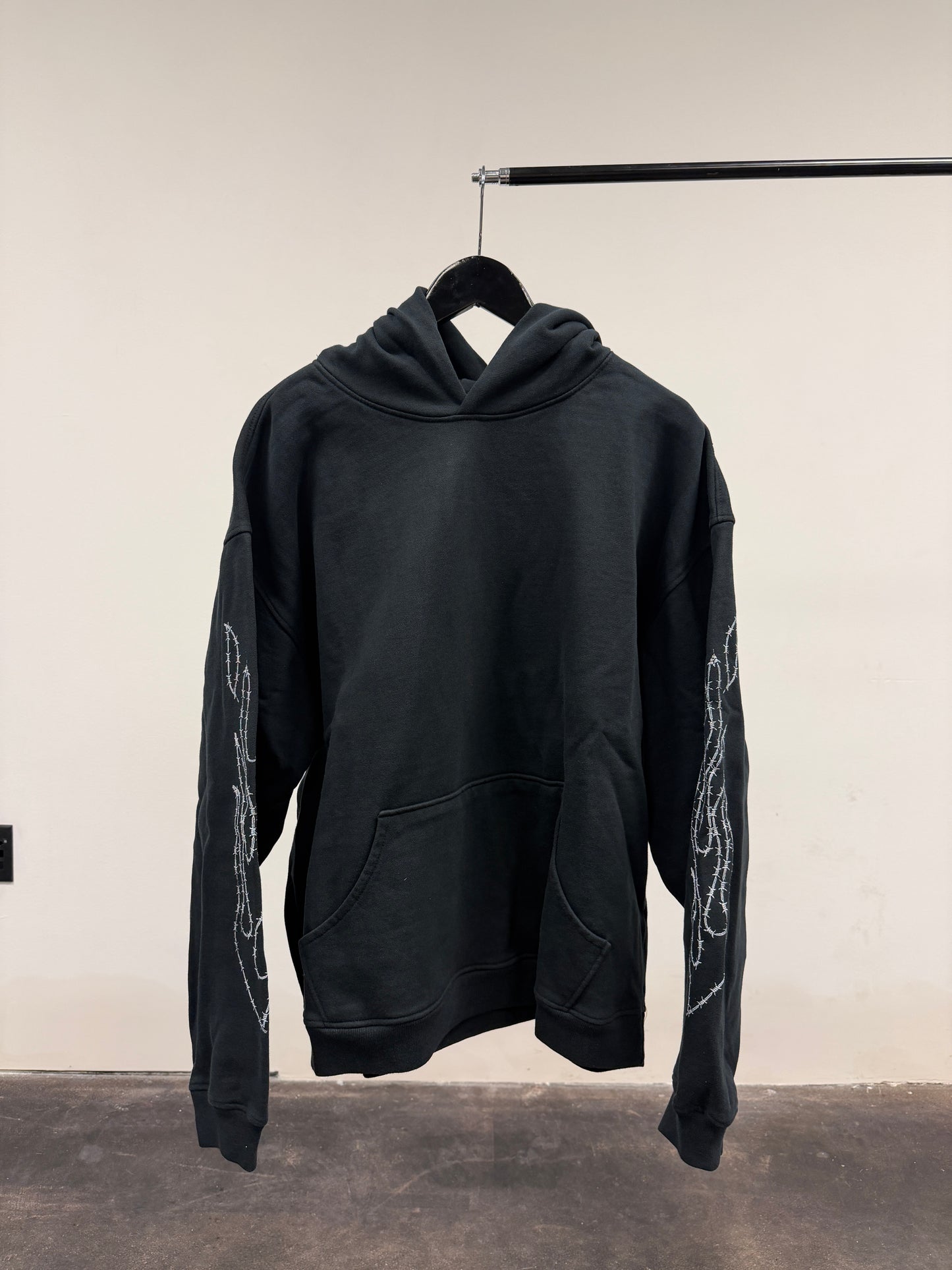 TRESPASSER HOODIE - BLACK (XL)